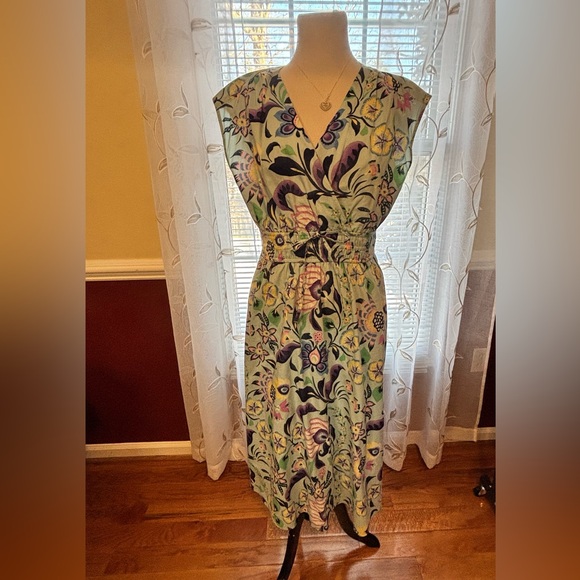 Talbots Dresses & Skirts - Talbots Petite Floral V-Neck Dress